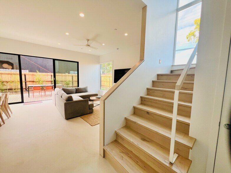 Building Photo - 112 Grandview St