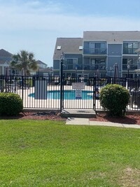 Building Photo - 1880 Colony Dr