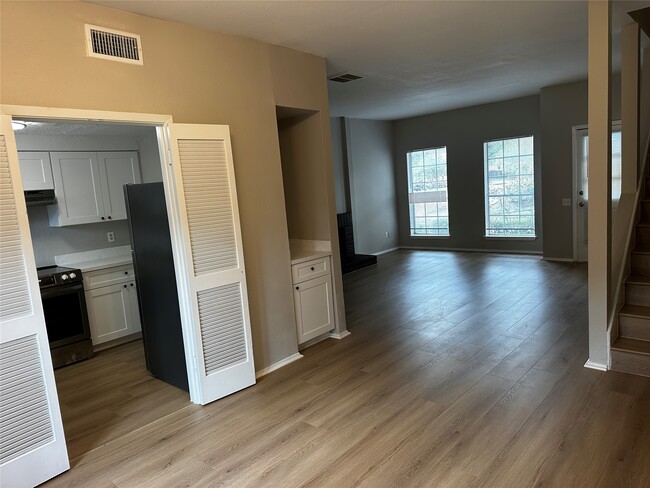 Building Photo - 11710 Southlake Dr