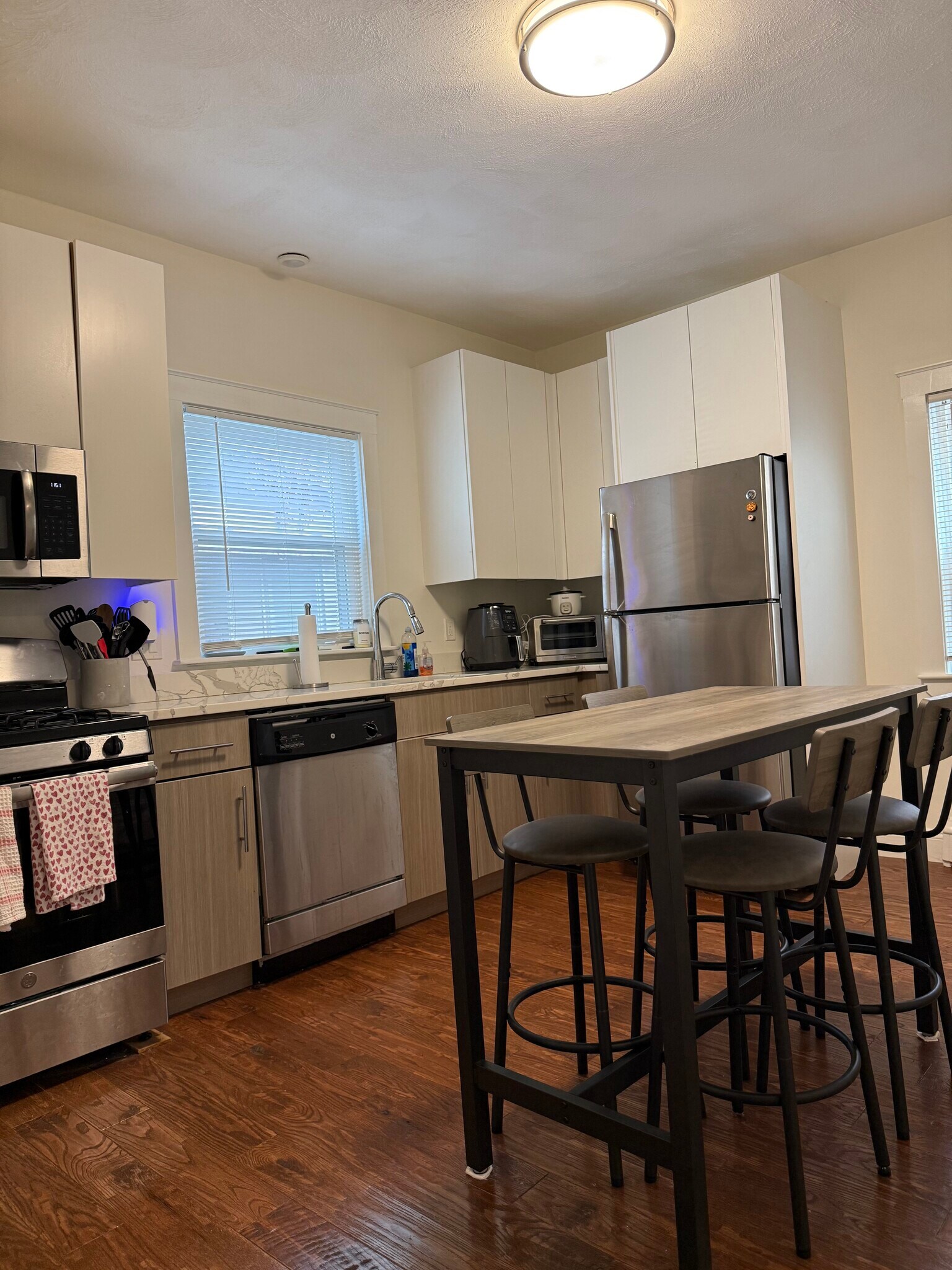 Building Photo - 229 Charles St