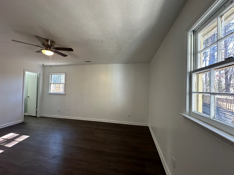 Building Photo - 5170-5172 Ridge Forest Dr
