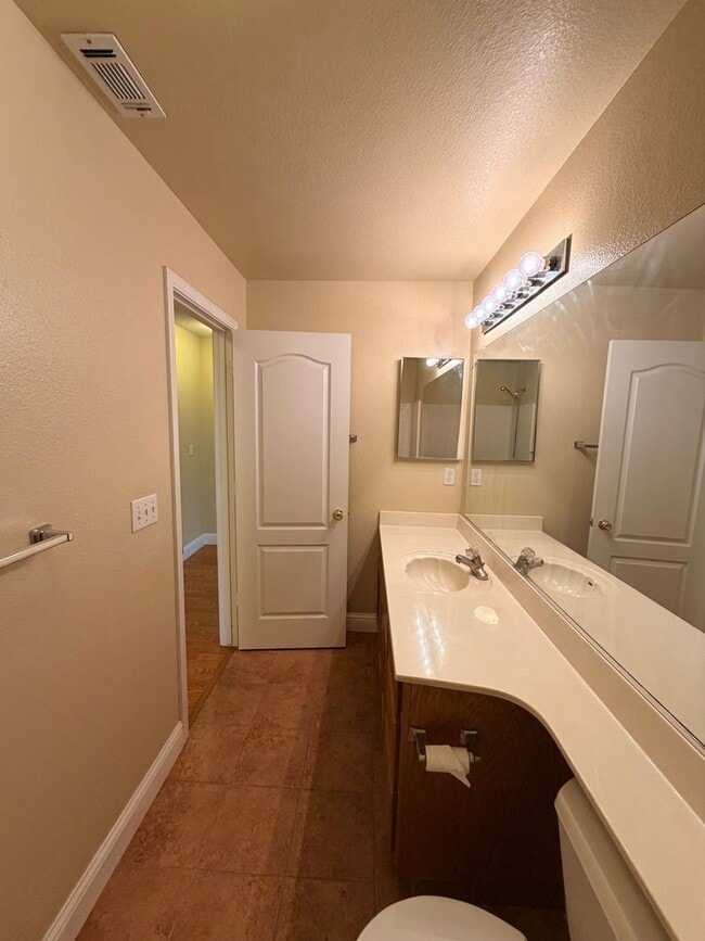 Building Photo - 710 Foothill St