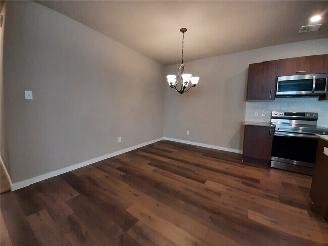 Building Photo - 9741 Grosbeak Ln
