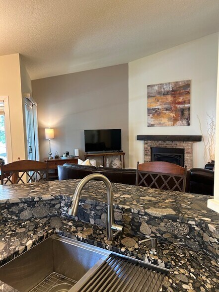 Building Photo - 3566 Blue Jay Way