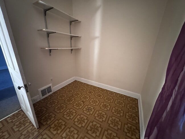 Building Photo - 2454 W Diversey Ave