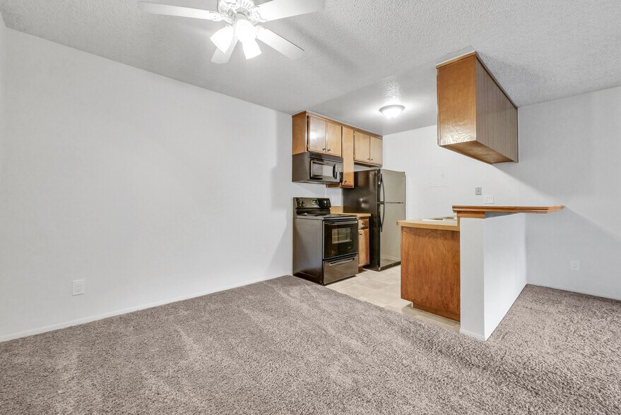 Kitchen - 17552 Vandenberg Ln