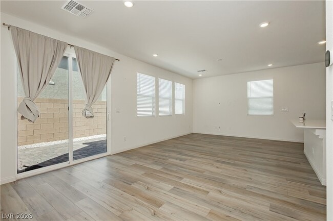 Building Photo - 9108 Vesey Ave