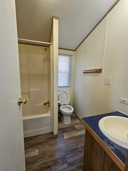 Building Photo - 146 Rodeo Dr