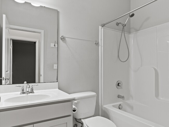 Building Photo - 114 Summer Pointe Ln NW