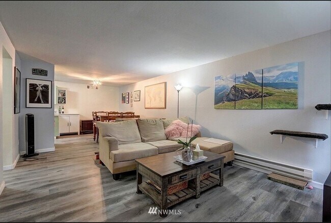 Building Photo - 240 S 152nd St