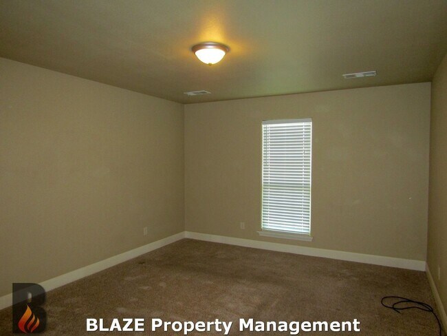 Building Photo - City View 4 Bedroom