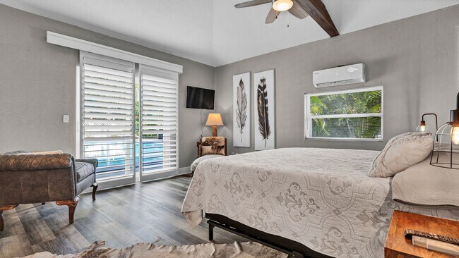 Building Photo - Executive Style Pool Home, 4br/2ba Home Av...