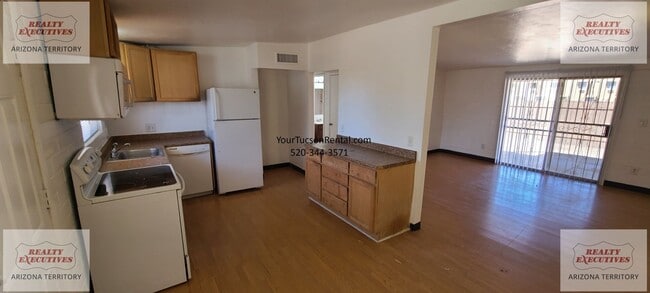 Building Photo - 29th St & Craycroft Rd area 2/2 with yard & A/C System