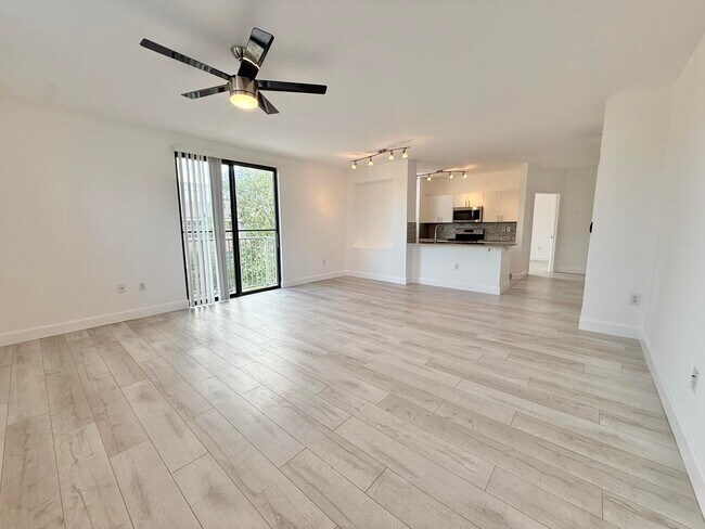 Building Photo - 630 S Sapodilla Ave