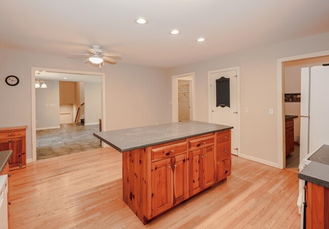 Building Photo - 55 Holbrook Hill Rd
