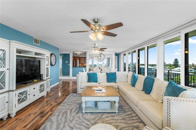Building Photo - 7650 Bayshore Dr