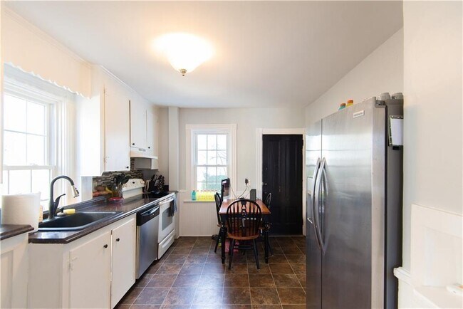 Building Photo - 21 Congdon Ave