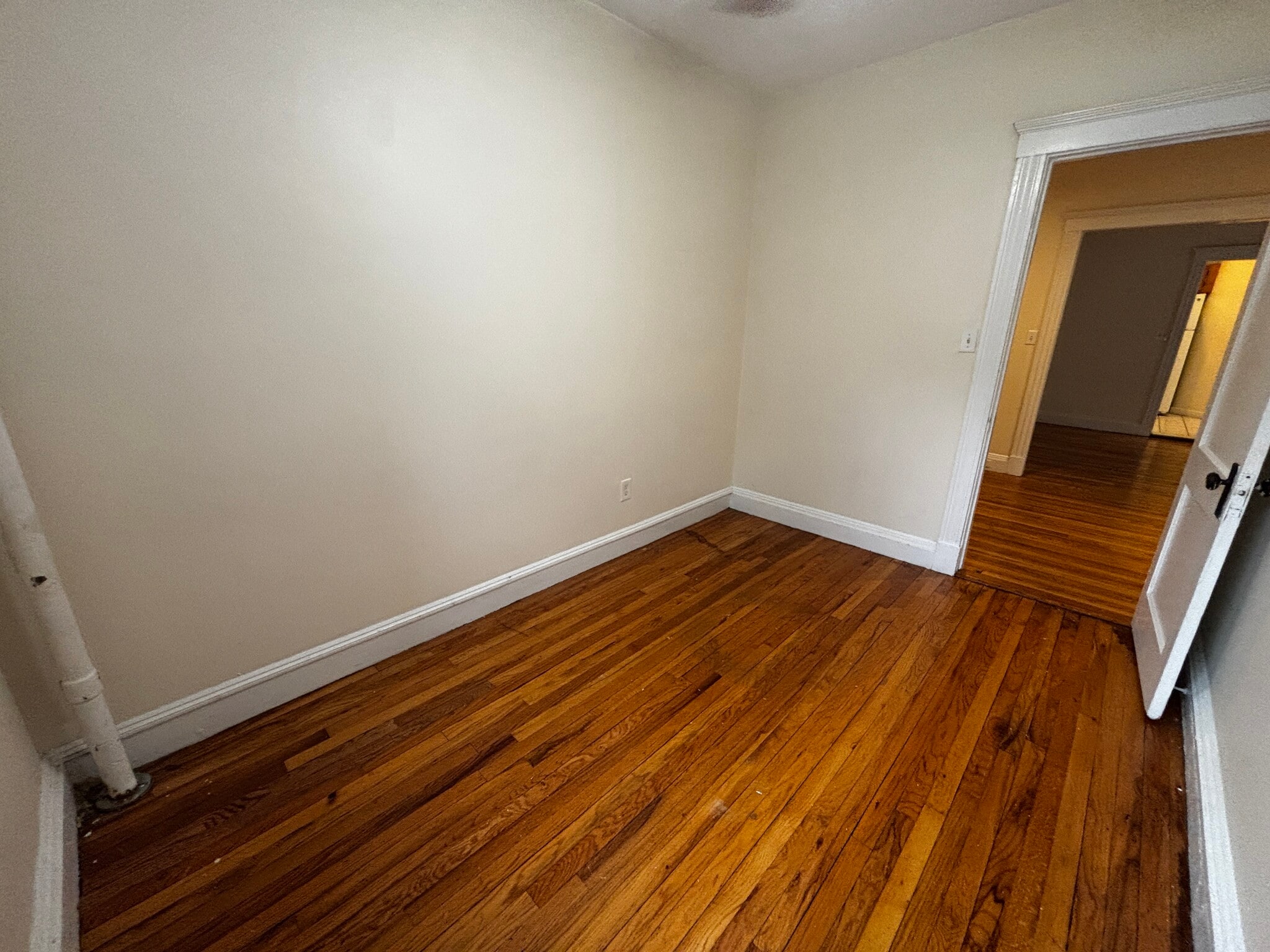 Building Photo - 213 Kelton St