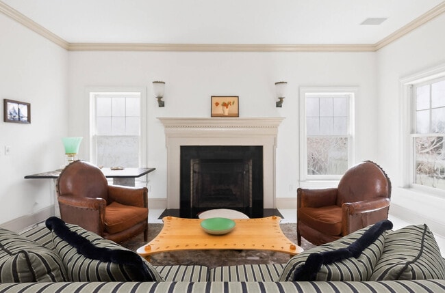 Building Photo - 147 Wainscott Harbor Rd