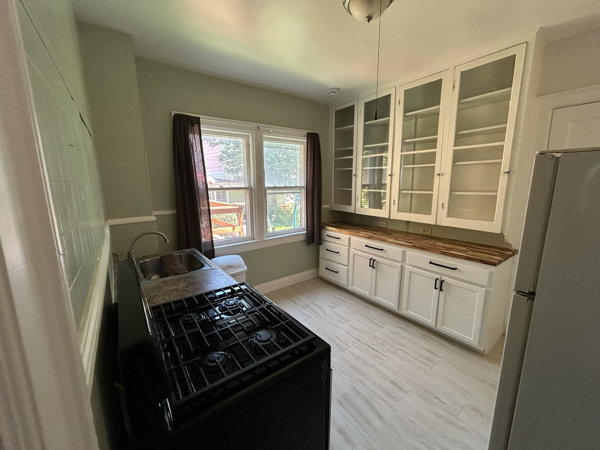 kitchen - 501 Bird Ave