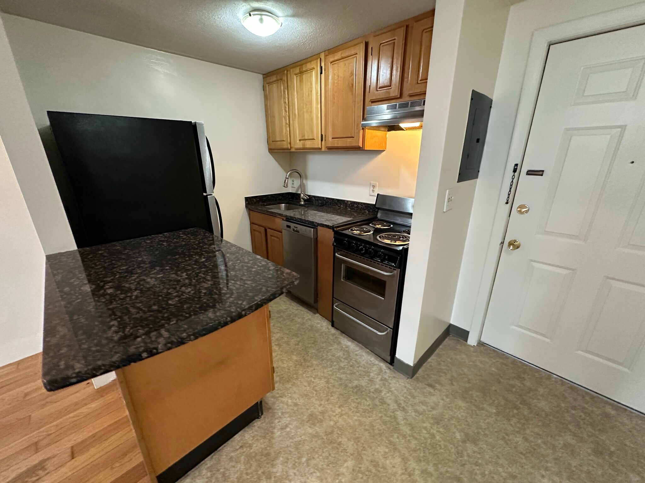 Building Photo - 377 Dorchester St