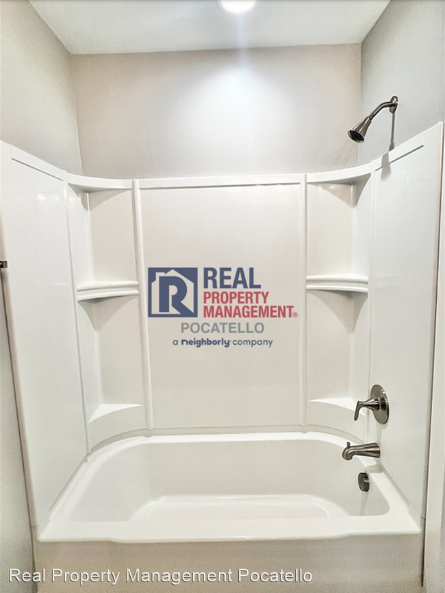 Building Photo - 3 br, 2.5 bath House - 189 Park Lawn #7