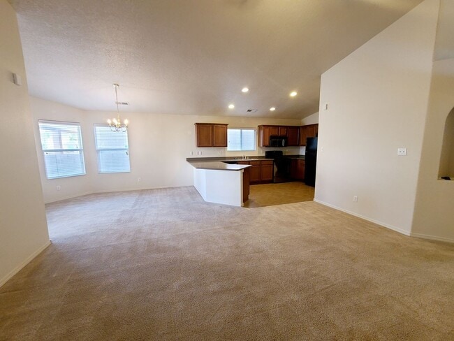 Building Photo - 3 bed 2 bath home in Huning Ranch.  MOVE I...