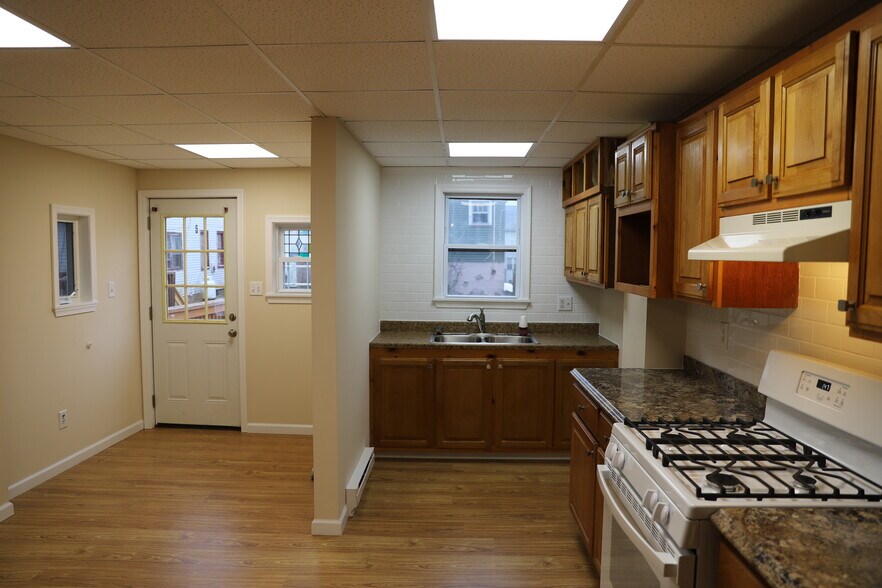 Building Photo - 207 W Church St