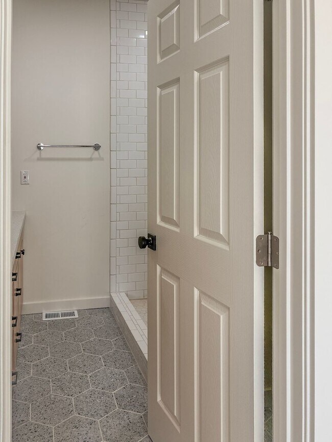 Building Photo - *** 3 Bedroom New Build In SE ! ONE MONTH FREE !!!!