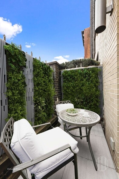 Building Photo - 505 W 47th St