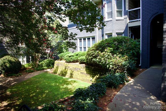 Building Photo - 601 Queens Rd