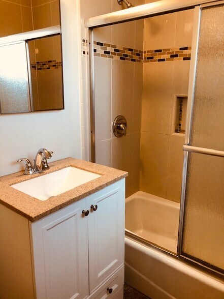 Building Photo - 112 S Chevy Chase Dr