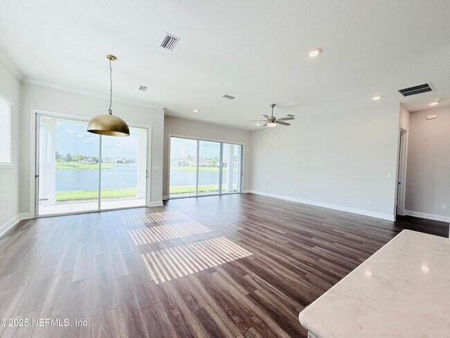 Building Photo - 10682 Aventura Dr