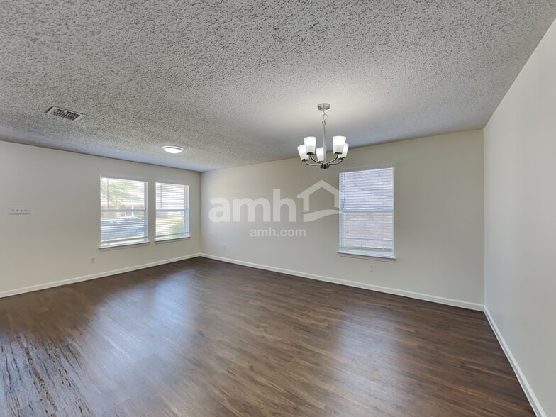 Building Photo - 1475 Stewart Dr