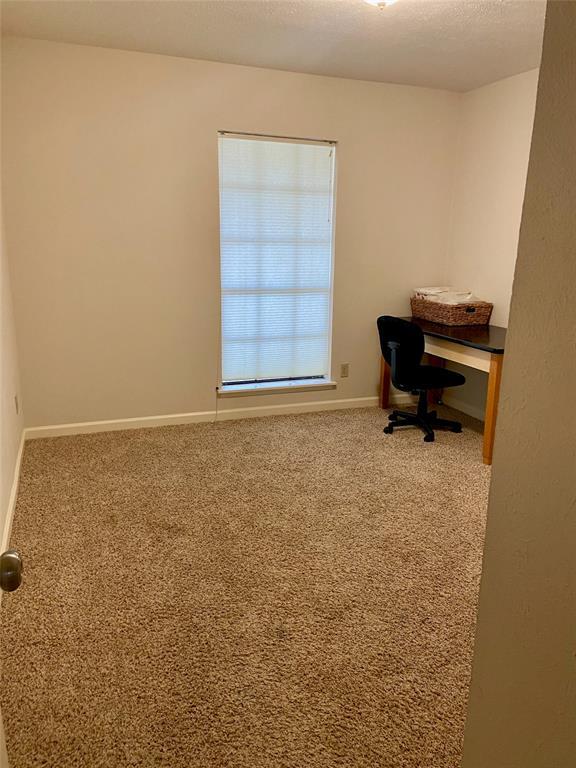 Building Photo - 2706 Lindbergh Dr