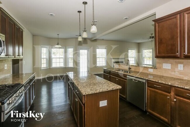 Building Photo - 9863 Travertine Trail