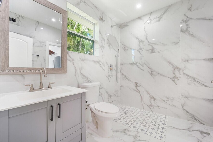 Primary Photo - 2512 SW 14th St