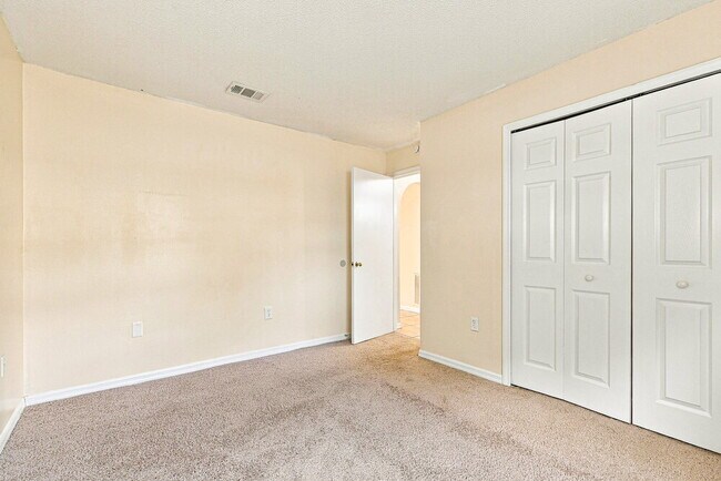 Building Photo - 12641 Parkbury Dr
