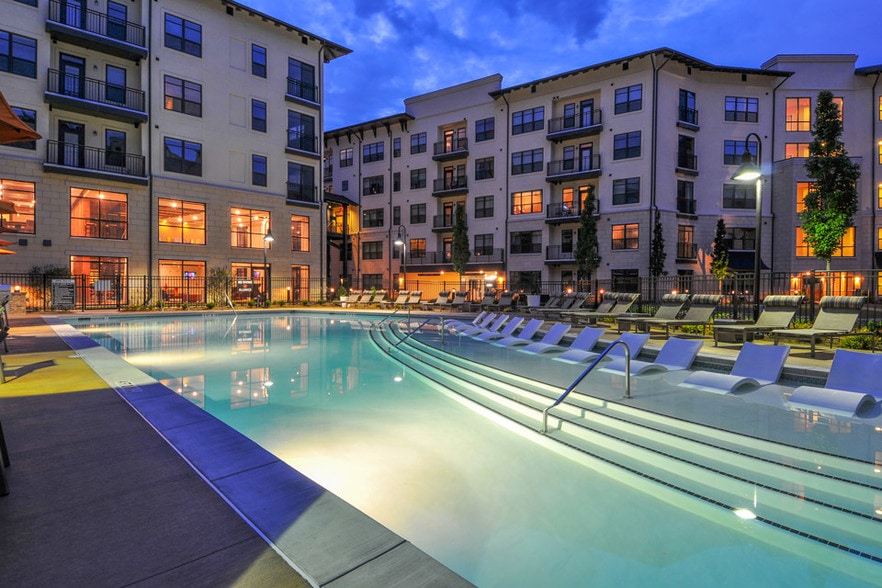 Pool - Bell Buckhead West