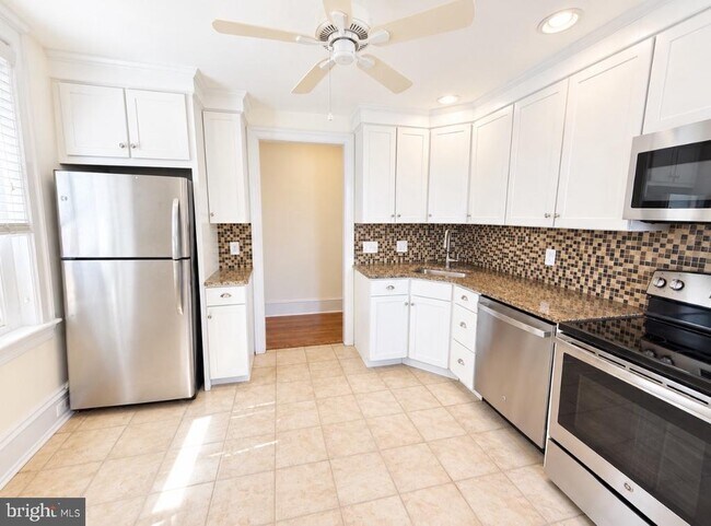 Building Photo - 815 Fayette St