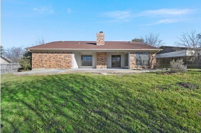 Building Photo - 8721 Hidden Hill Dr