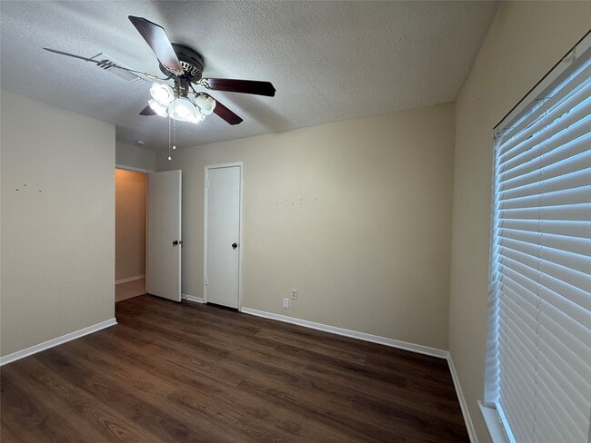 Building Photo - 15307 Pebble Lake Dr