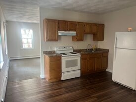 Building Photo - 143 Putnam St
