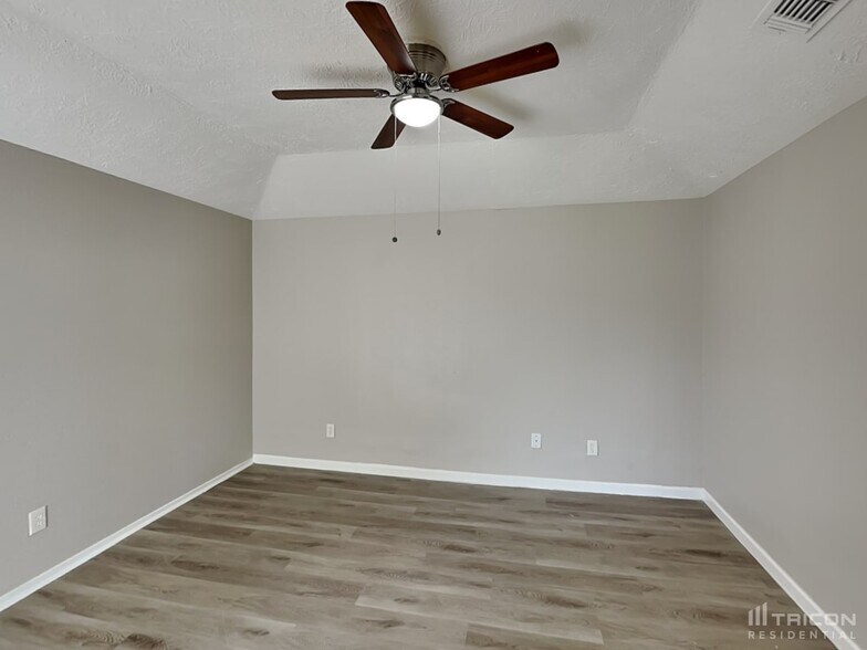 Building Photo - 14831 Waterside Dr