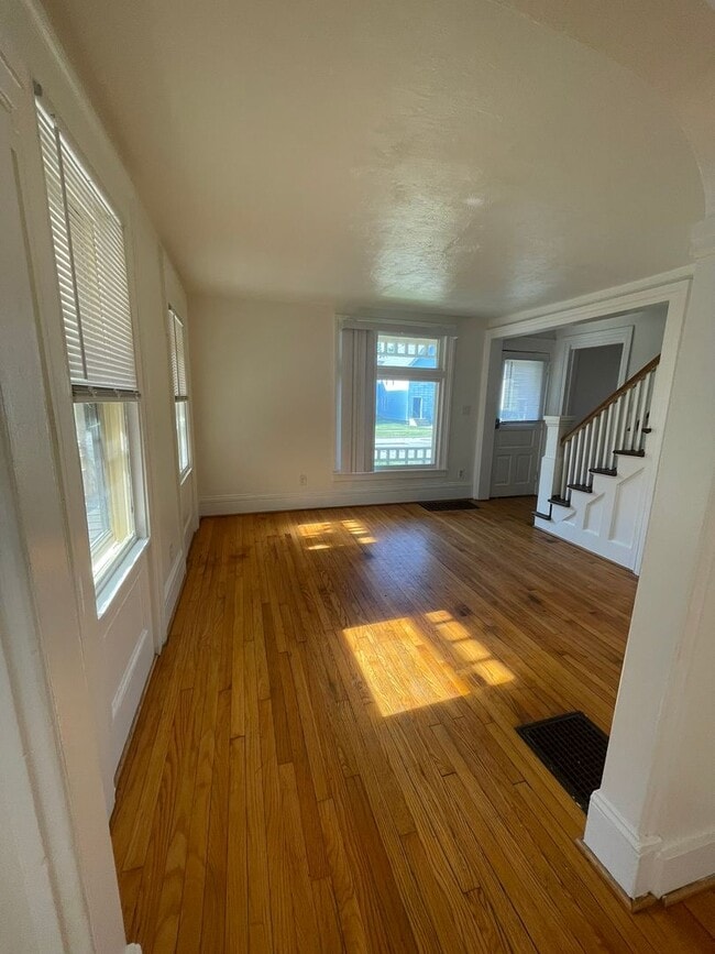 Building Photo - Spacious 5-Bedroom Home Near EMU