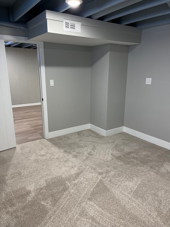 Building Photo - 7527 Hessler Dr NE