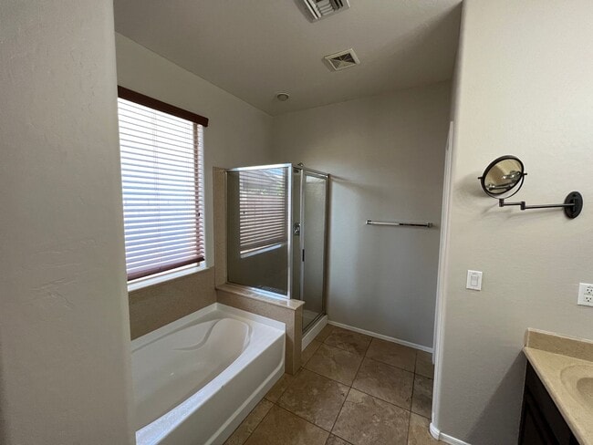 Building Photo - This is a great home located in Seville