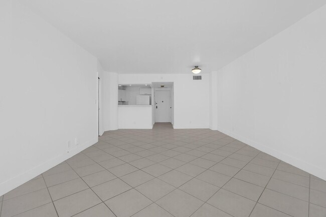 Building Photo - 3725 S Ocean Dr
