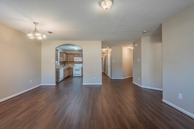 Building Photo - 10233 Azalea Village Dr
