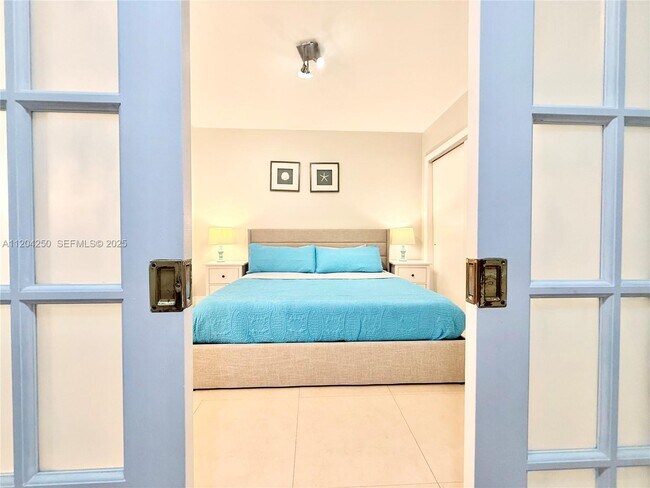 Building Photo - 1830 S Ocean Dr